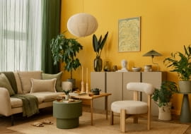 Mieszkanie z żółtą ścianą