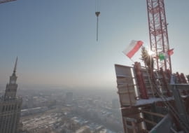 Wiecha na wieżowcu Złota 44, zaprojektowanym przez Daniela Libeskinda