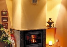 Zabudowany kominek z płaszczem wodnym trudno jest odróżnić od takiego ze zwykłym wkładem