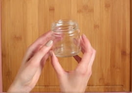 Jak usunąć etykietę ze słoika?