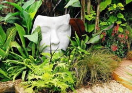 OGROD , RZEZBA - MASKA FOT. MALGORZATA DYRSKA PUBLIKACJA KWIETNIK NR 1 (193) - 1 2011 SLOWA KLUCZOWE: OGROD RZEZBA ZDJĘCIE DO WKŁADKI: PUBLIKACJA KWIETNIK NR 1 (193) - CZASOPISMA