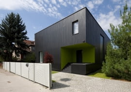 przebudowa kostki, dom kostka, Czarna Kostka - rezultat przebudowy typowego domu jednorodzinnego z lat 70. autorstwa architektów z Kameleon lab