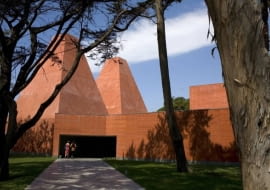 Edouardo Souto de Moura - Muzeum malarki Pauli Rego w Cascai w Portugalii (2009)