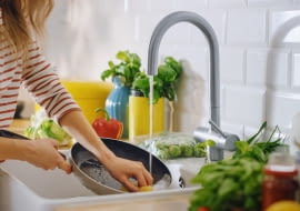 Mycie ręczne czy zmywarka? Test zużycia wody