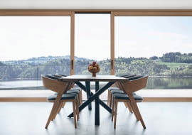 Wykorzystanie drewna w produkcji okien Innoview zapewnia wysoką termoizolacyjność oraz odpowiednią sztywność konstrukcji nawet przy dużych rozmiarach przeszkleń.