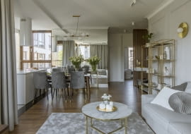 Szaro-złota elegancja: 67-metrowe mieszkanie w Warszawie