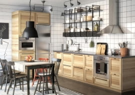 Ściana nad lodówką