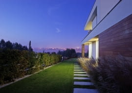 Dom z dziedzińcem w Starachowicach. Proj. MAG Architekci Marcin Grzyb; Włodzimierz Sidorczuk