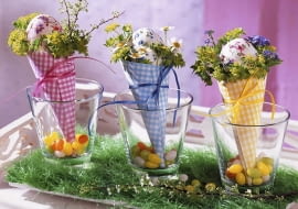 Eier in Vichy-Karo-TŁten SLOWA KLUCZOWE: Arrangement Blumenarrangement Blumenmotiv BlumenstrauR BlumenstršuRe Bubleurum Dekoration dekoriert drei floral Florales FrŁhlingsblume FrŁhlingsblumen Glas Glšser Idee Kamille Kreativ Kreatives Kreativ-Idee Niemand Osterdeko Oster-Deko Oster-Dekoration Osterei Ostereier Ostergras Usterlich OsterstrauR OsterstršuRe Papier PapiertŁte PapiertŁten Serviette Servietten Serviettentechnik Spirea StrauR TŁte TŁten VergiRmeinnicht Vichy-Karo Ostereier bemalen Ostern OsterstršuRe Ostertische Querformat