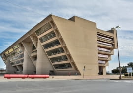 Ratusz miejski w Dallas. Proj. I.M.Pei
