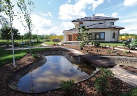 Piękny ogród wymaga pracy. Ale zanim zaczniemy jego urządzanie, warto poprosić o pomoc projektanta zielaeni