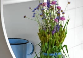 26.08.2010 WARSZAWA LETNIE KOMPOZYCJE SESJA BUKIETY KOMPOZYCJE URSZULA ZABOROWSKA I IZABAELLA GZYRA GAUDI KWAICIARNIA DLA CZASOPISMA BUKIETY FOT. ARKADIUSZ SCICHOCKI / AGENCJA GAZETA