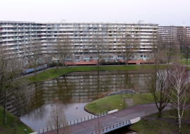 Jeden z bloków w dzielnicy Bijlmermeer w Amsterdamie