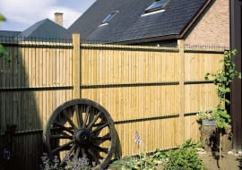 Przesłony Bekafor Screeno Line, tworzywo sztuczne, cztery kolory, cena ok. 167 zł/panel 240 × 176 cm, BETAFENCE