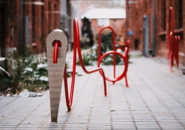 Instalacja Nitka w Fuzji. Proj. Izabela Bołoz