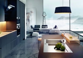 Równy z równym W idealnej kuchni zlewozmywak musi być dobrze dopasowany. Ten stalowy model można osadzić na równi z blatem - montaż typu flush mount. Stosuje się go w przypadku blatów, które nie wchłaniają wody, np.: z marmuru, granitu, konglomeratu, Prospero, od 2309 zł, Deante, deante.pl