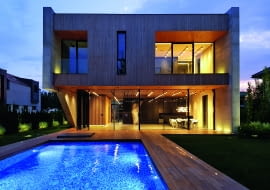 W zakupie stolarki okiennej nie chodzi tylko o to, co widać, czyli głównie kształt, wielkość i kolor okien. Jest bowiem wiele innych kwestii, które trzeba wziąć pod uwagę, wybierając okna do domu