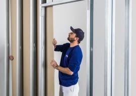 Montaż pierwszej warstwy płyt gipsowo-kartonowych