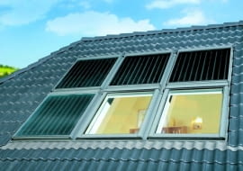 Kolektory mogą być montowane zarówno nad ipod oknami dachowymi, jak i z ich boków