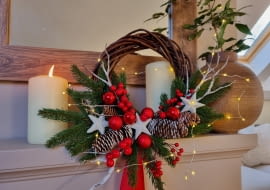Wianek świąteczny krok po kroku. Wianki bożonarodzeniowe DIY