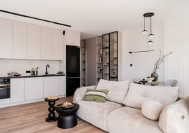 W wystroju dominuje paleta brązów, z jasnym kaszmirowym odcieniem na czele.