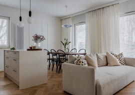 Bielszy odcień bieli - aranżacja mieszkania projektu Deer Design