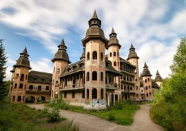 Niedokończony zamek w Łapalicach