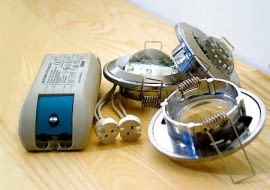 INSTALOWANIE OSWIETLENIA HALOGENOWEGO W SUFICIE PODWIESZANYM