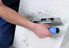 przyklejanie płytek, montaż płytek