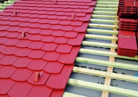 wentylacja dachu jak zabezpieczyć dach przed wilgocią wstępne krycie warstwy dachu membrana dachowa folia dachowa