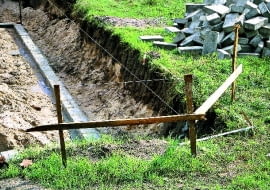 ława drutowa, fundamenty