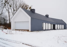 Dom jak grafitowa stodoła