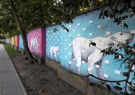 Mural na murze zoo od strony mostu Gdańskiego