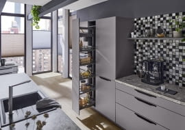 W meblach kuchennych możemy spotkać coraz więcej „inteligentnych” rozwiązań. Liczy się ergonomia użytkowania, funkcjonalność i łatwy dostęp do każdej szafki.