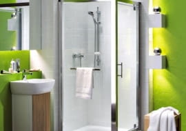 Jak inaczej domyć brodzik w miejscach, gdzie są prowadnice, jeśli nie wejdziemy do środka i nie zamkniemy za sobą drzwi?