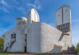 Kaplica Notre Dame du Haut w Ronchamp. Proj. Le Corbusier