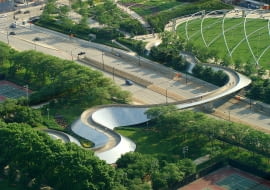 Most dla pieszych w Parku Millenium w Chicago