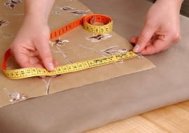 WNETRZA POKOJ OKNO ZASLONA Z KAWALKOW MATERIALU - WYKONANIE