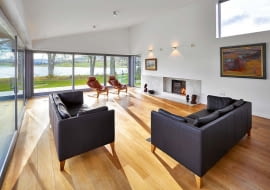 Jednym z zadań, jakie spełniają przeszklenia w oknach, jest ograniczenie emisji energii cieplnej z pomieszczenia na zewnątrz