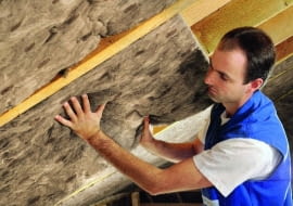 Mata z wełny szklanej, układana między krokwiami