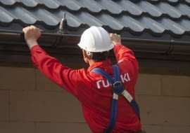 Specjalnie zagięta przednia krawędź modułu Finnera po ułożeniu sprawia, że pokrycie jest szczelniejsze.