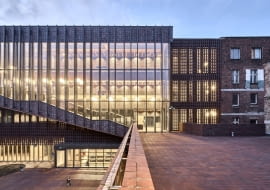 Wydział Radia i Telewizji im. Krzysztofa Kieślowskiego Uniwersytetu Śląskiego. Projekt: Baas Arquitectura, Grupa 5 Architekci i MAŁECCY biuro projektowe