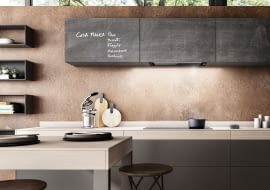 Pomimo minimalistycznego wyglądu okap szafkowy Hidden charakteryzuje się dużą wydajnością, dlatego jest polecany do kuchni tętniącej życiem, w której domownicy często gotują.