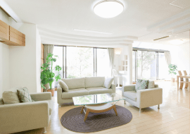 Otwórz salon na taras! Kilka słów o nowoczesnym szkle w dużych przeszkleniach