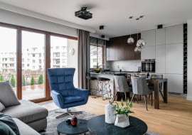 Stonowana, harmonijna kolorystyka i dobrej jakości materiały wykończeniowe są gwarancją eleganckiego wnętrza.