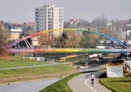 24.10.2013 Rzeszow . Budowany kolorowy most Narutowicza w ciagu ulic Naruszewicza i Wierzbowej nad rzeka Wislok . Fot. Patryk Ogorzalek / Agencja Gazeta SLOWA KLUCZOWE: most tecza