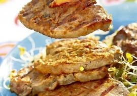 15.05.2006 WARSZAWA , SESJA JEDZENIE , GRILL W OGRODZIE