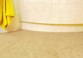 26.07.2005 WARSZAWA DLA MIESIECZNIKA CZTERY KATY KROK PO KROKU ODNAWIANIE FUGI MIEDZY KAFLAMI PODLOGI 8. PODLOGA Z ODNOWIONA FUGA LAZIENKA PODLOGA DREWNO KAFELKI KAFLE WANNA WYKONANIE: JUSTYNA BURDOW I KRZYSZTOF RADZANOWSKI FOT. LUKASZ ZANDECKI / AGENCJA GAZETA PUBLIKACJA CZTERY KATY NR 6 (188) - 6 2007