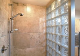 Luksfery na ścianę kabiny prysznicowej