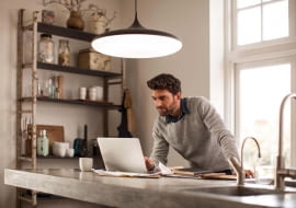 CHER, temperatura barwowa 2200-6500 K, śr. 47,5 cm, od 899 zł, Philips